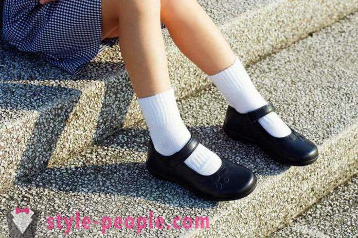 Jak wybrać buty dla dziewcząt w szkole: Porady i opinie na temat producentów