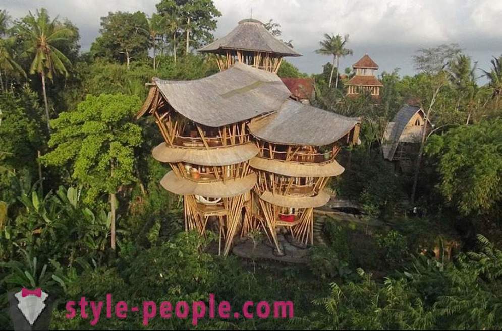 Ona porzuciła pracę, poszedł do Bali i wybudował luksusowy dom z bambusa