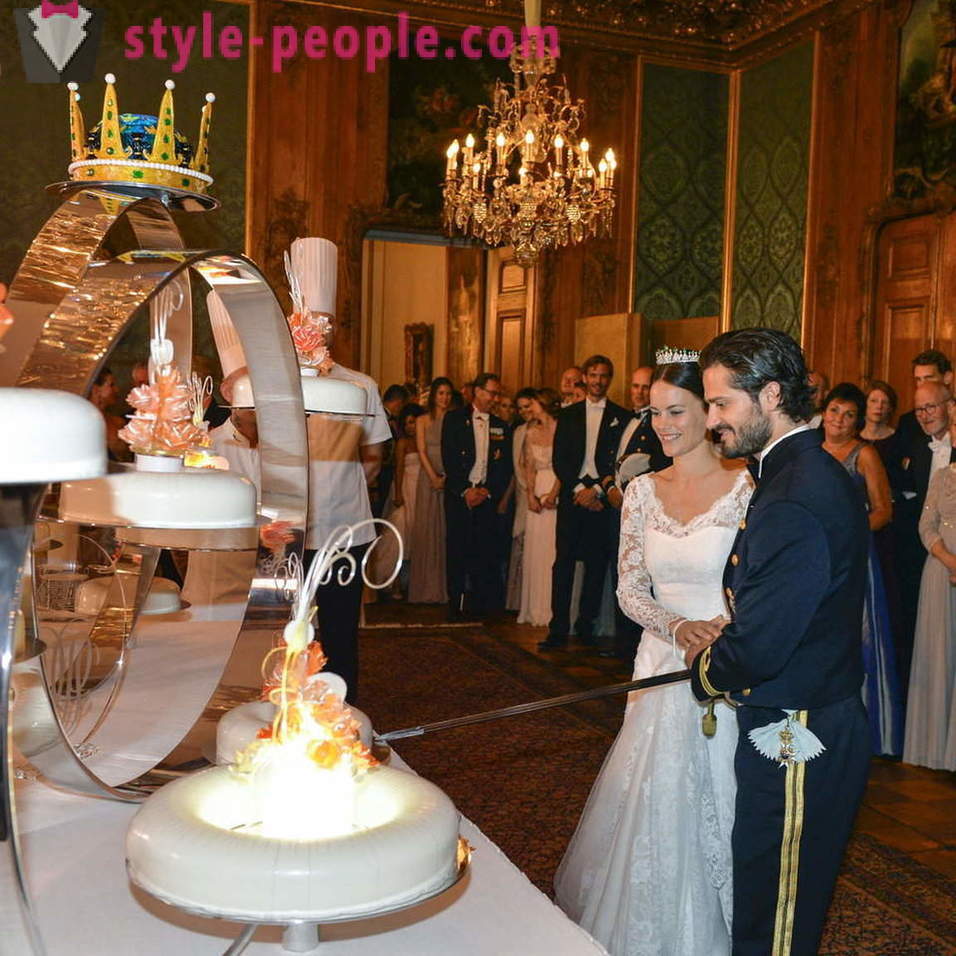 Wybór uderzające królewskie ciasta weselne