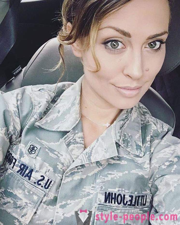 Kerissa Littlejohn - członkowie US Air Force, który jest profesjonalny model i posiada tytuł magistra