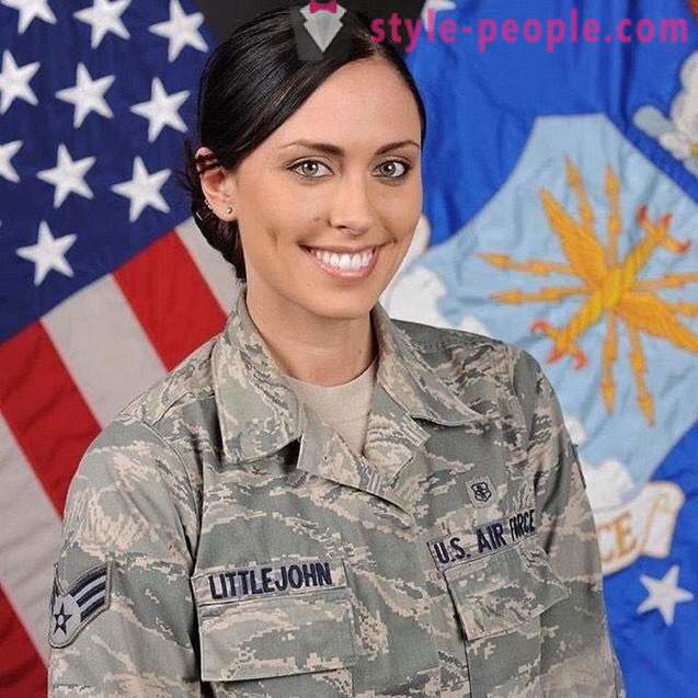 Kerissa Littlejohn - członkowie US Air Force, który jest profesjonalny model i posiada tytuł magistra