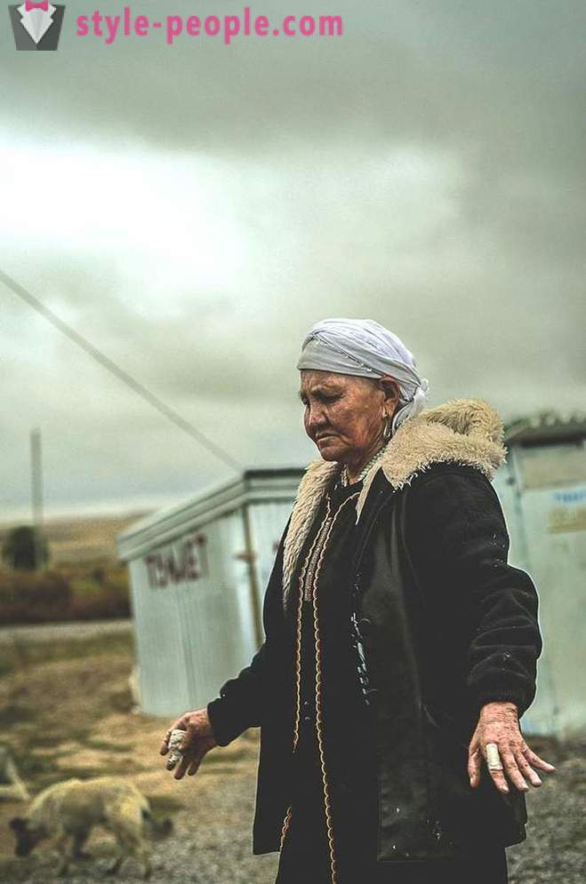 Zachód fotograf spędził dwa miesiące odwiedzenie kazachskiej szamana