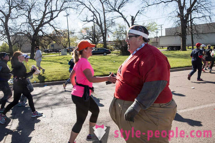 Biegać, bez zatrzymywania się: człowiek o wadze 250 kg inspiruje ludzi swoim przykładem