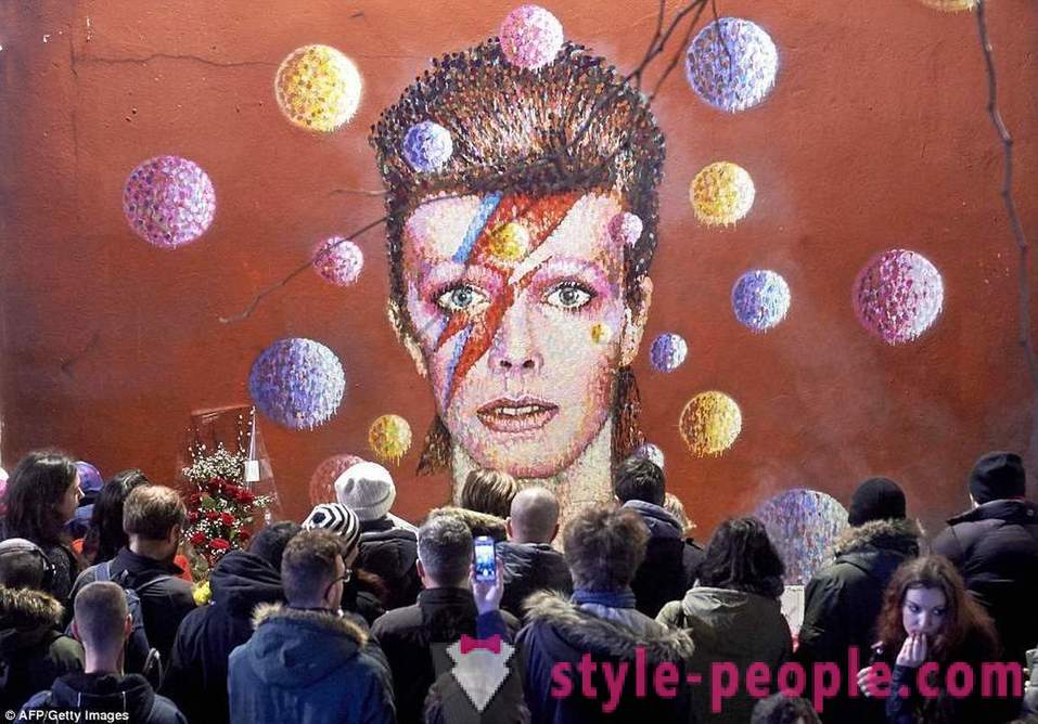 Fani pożegnać się z Davidem Bowie