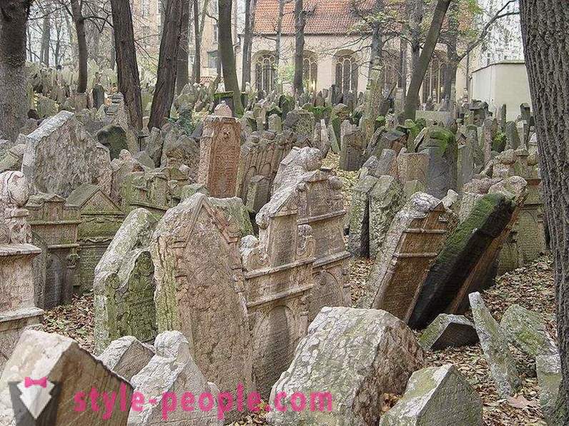 Wielowarstwowe Cmentarz żydowski w Pradze