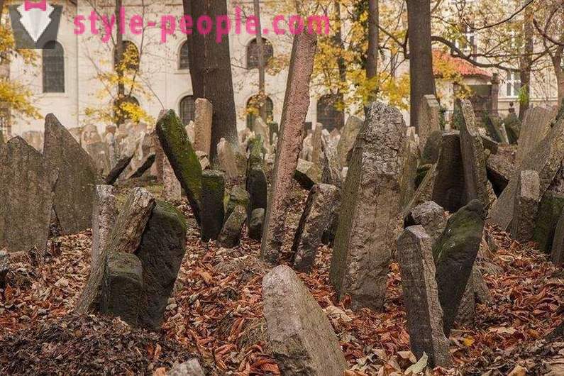 Wielowarstwowe Cmentarz żydowski w Pradze