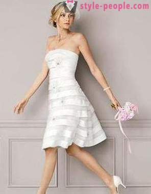 Koronkowe białe suknie krótkie