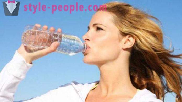Mogę pić wody podczas treningu na siłowni?
