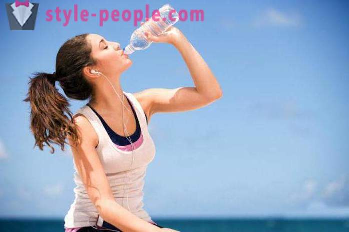 Mogę pić wody podczas treningu na siłowni?