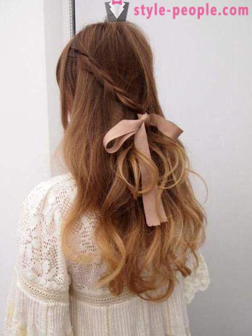 Piękne fryzury wstążkami we włosach