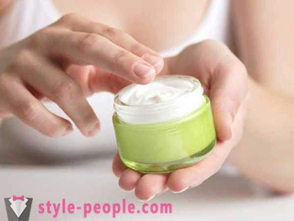 Jak wybrać krem ​​do twarzy dla suchej skóry: wskazówki i recenzje kosmetyczki