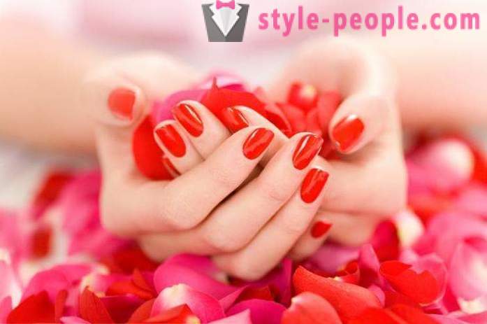 Czerwony manicure i jego funkcje
