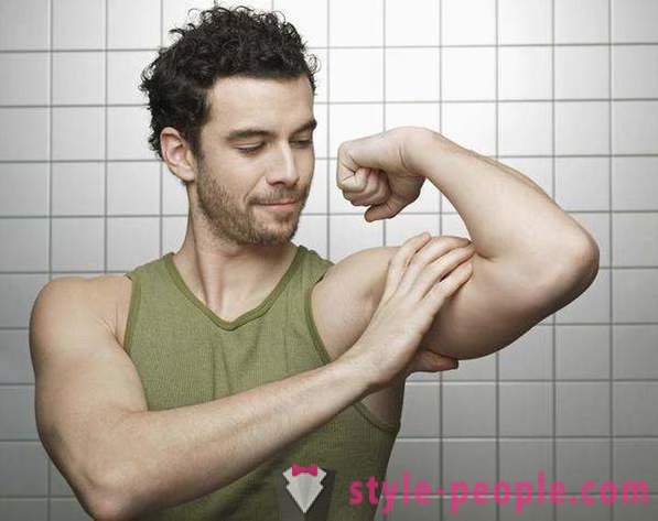 Jak zbudować biceps w domu? Jak zbudować biceps bez hantlami - ćwiczenia