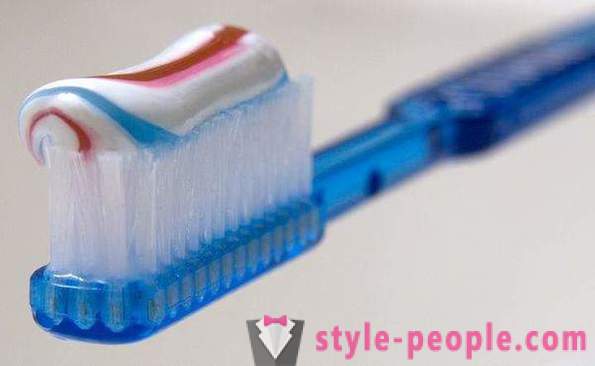 Jak w domu, aby wybielić swoje paznokcie? Jak rozjaśnić swoje paznokcie z łaźni i pasty do zębów?