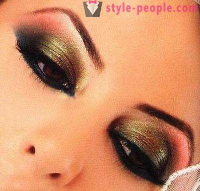 Arabski makijaż jako sposób podkreśla ich atrakcyjność i seksualność
