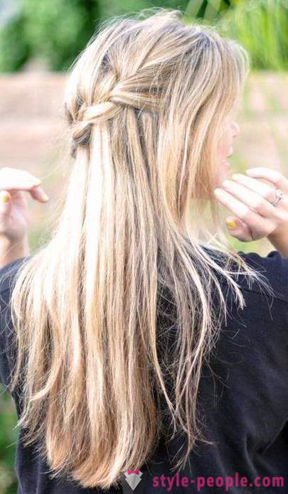 Cascade - fryzury na długie włosy lub jaki styl włosów nigdy nie wychodzi z mody